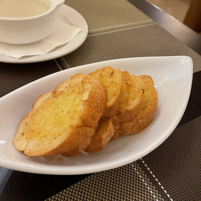 九龍城好食西餐，驚喜豬架特別！