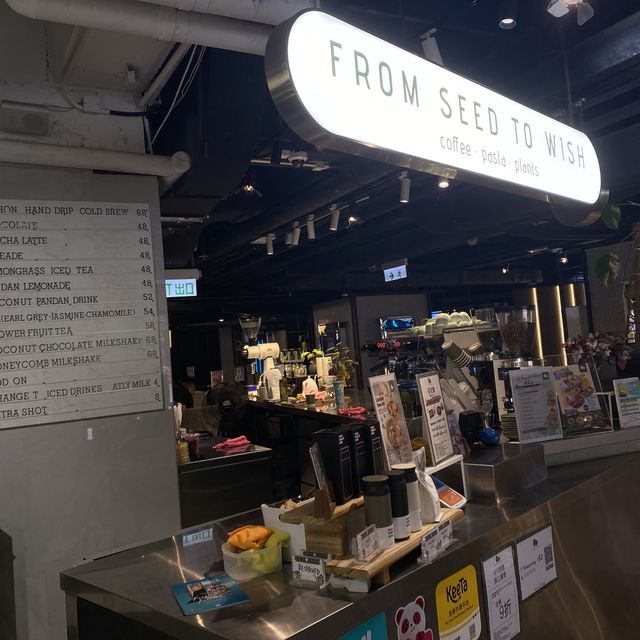 九龍灣戲院旁的文青Cafe  九龍灣戲院旁的文青Cafe