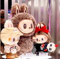 สายจุ่ม กุมมือกัน