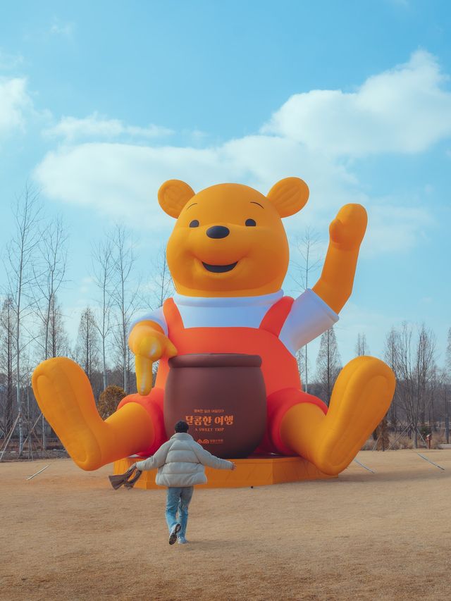 이국적인감성에 대형 푸우가 있는 실내온실🧸