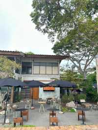 คาเฟ่วินเทจติดทะเลที่บางแสน