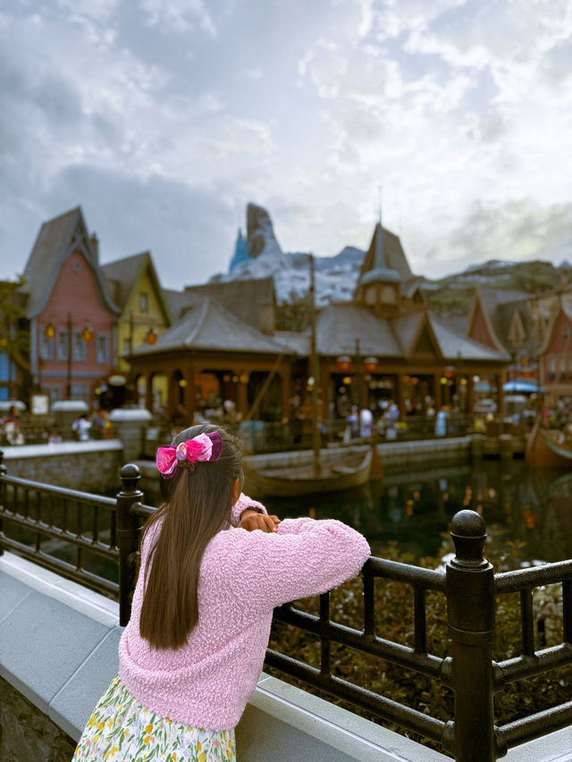 World of FROZEN Hong Kong Disneyland