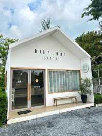 คาเฟ่ลับซอยวัดพระเงิน DINPLANT COFFEE & BAR