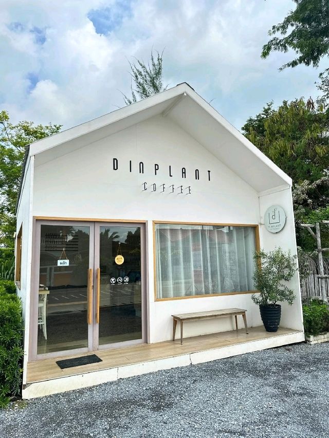คาเฟ่ลับซอยวัดพระเงิน DINPLANT COFFEE & BAR