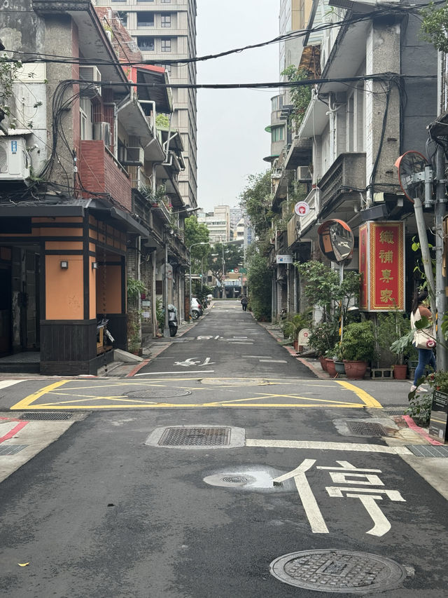 빈티지한 건물들 거리 모든곳이 포토존인 중산 카페거리