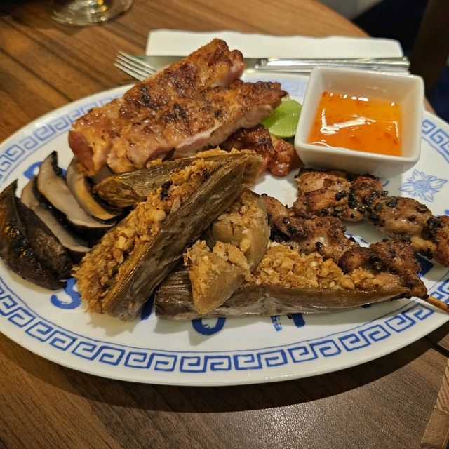 一間餐廳內有不同餐飲區域 一間餐廳內有不同餐飲區域