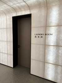 🏢 Hotel with Small entrance