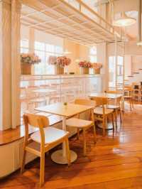 📌 Symmetry BKK คาเฟ่โดดเด่นด้วยดีไซน์มินิมอล