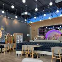 Manee Cafe & Bistro