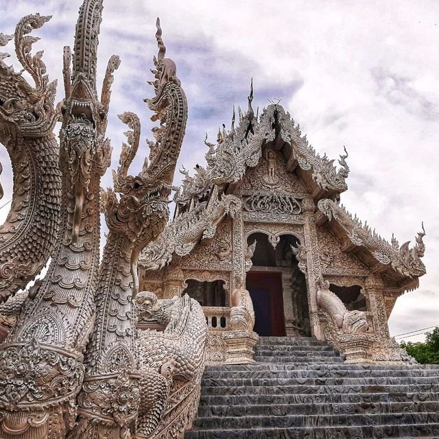 วัดศรีชุม สักการะพระเจ้าทันใจ 