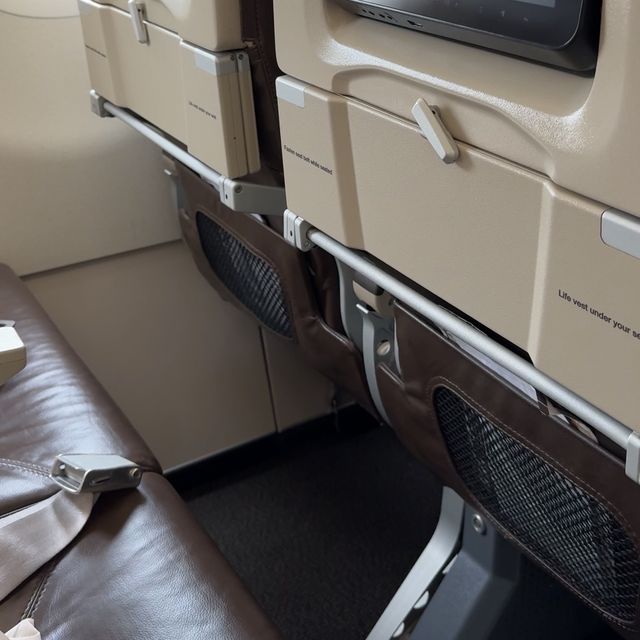 6時間飛行の中、食べすぎ問題✈︎