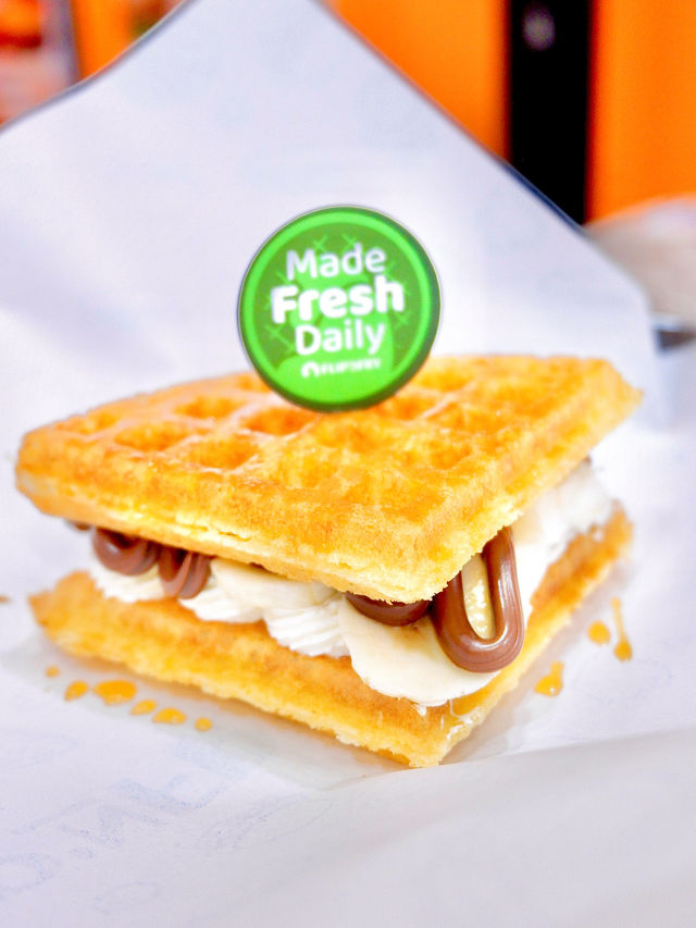 Trying #1 Waffle Sandwich In Town 🥪🇮🇩✨