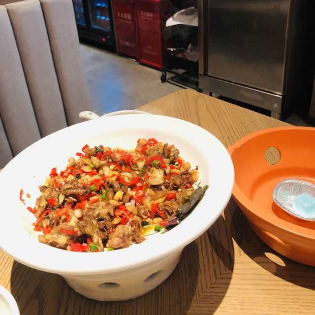 「深圳地鐵站附近川菜店，適合大人老人家」