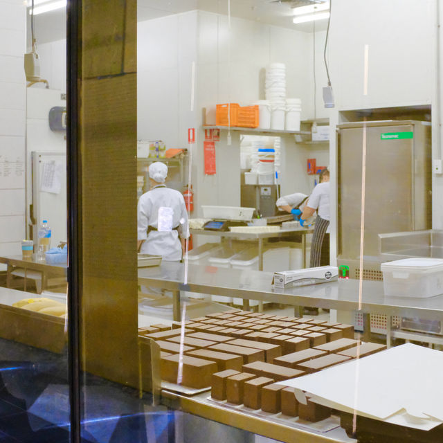 독특한 실내 장식이 인상적인 멜버른 수제 디저트카페 - Zumbo Patisserie South Yarra