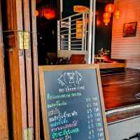 Bas's Room Cafe
