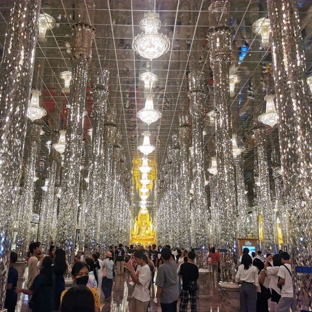 สักการะวัดชื่อดังจังหวัดอุทัยธานี