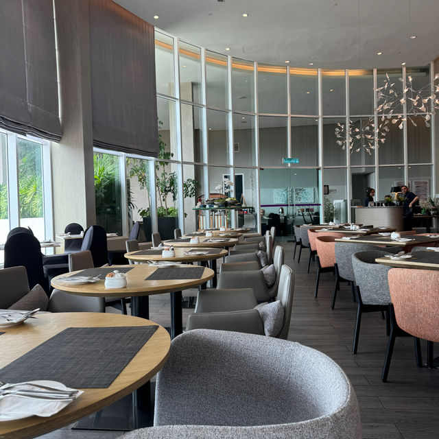 A Delightful Midday Feast: Lunch Buffet at Capri Fraser
