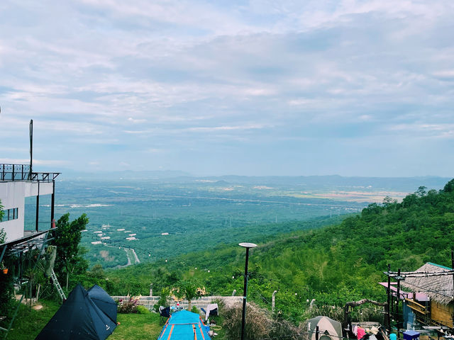 กังหันลม เขายายเที่ยง กับลานกางเต๊นท์วิวหลักล้าน🏕️