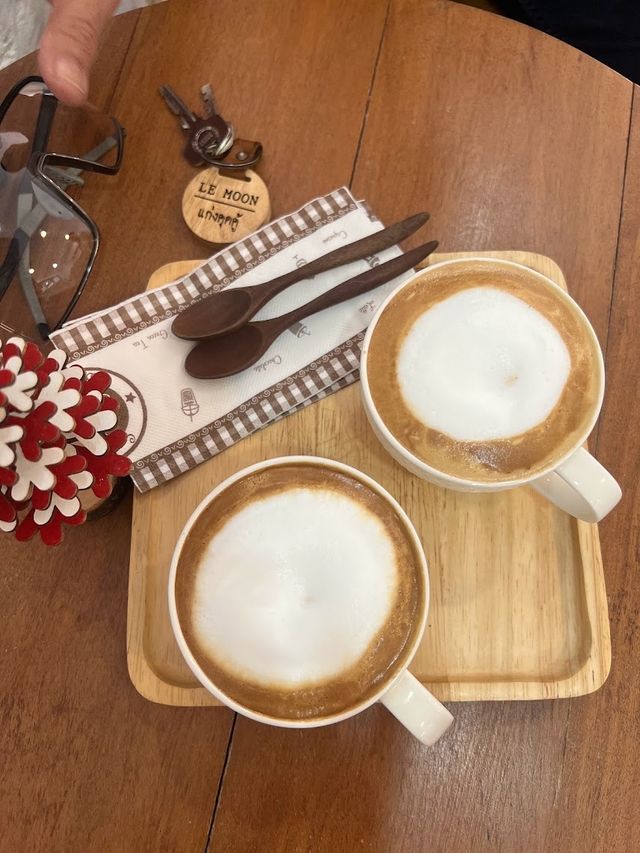 Le Moon Home Cafe'