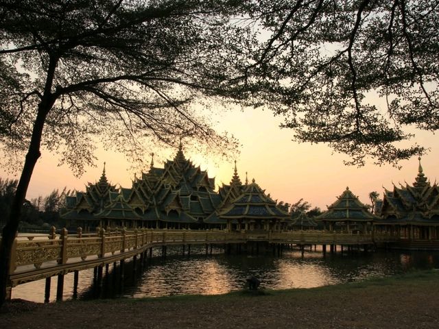 เที่ยวชมศาลาพระอรหันต์ เมืองโบราณ
