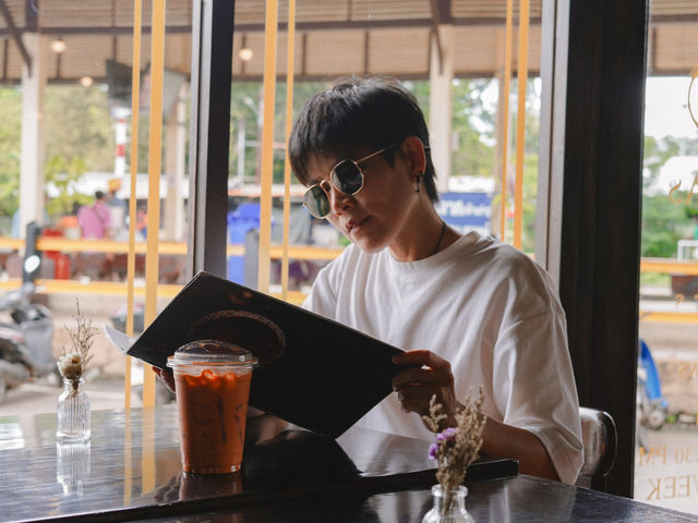 Lavilas ลาวิลาส คาเฟ่เรียบหรูสไตล์วินเทจ 