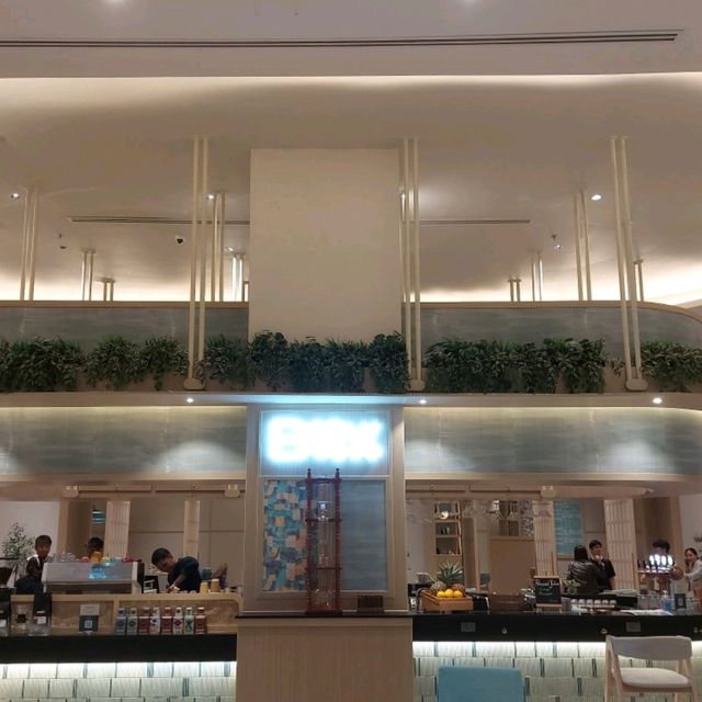 ยกให้เป็นคาเฟ่ที่บรรยากาศดี ลงตัวทุกอย่าง