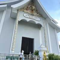 วัดสวยงาม พระพุทธรูปองค์ใหญ่ 