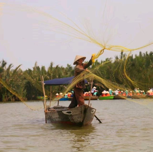 ล่องเรือกระด้ง บุกป่าผ่าดง ที่ฮอยอัน