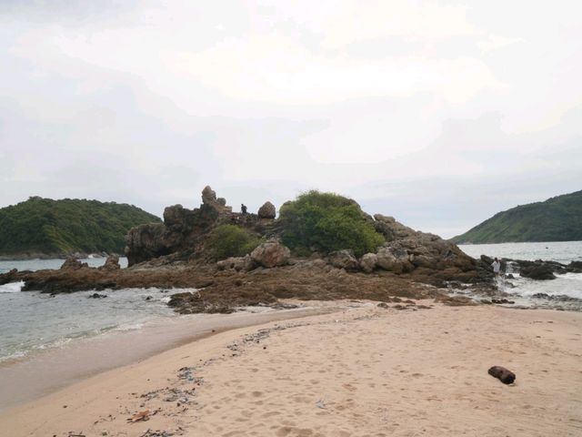 หาดยะนุ้ย หาดเล็กๆ ใกล้แหลมพรหมเทพ ภูเก็ต