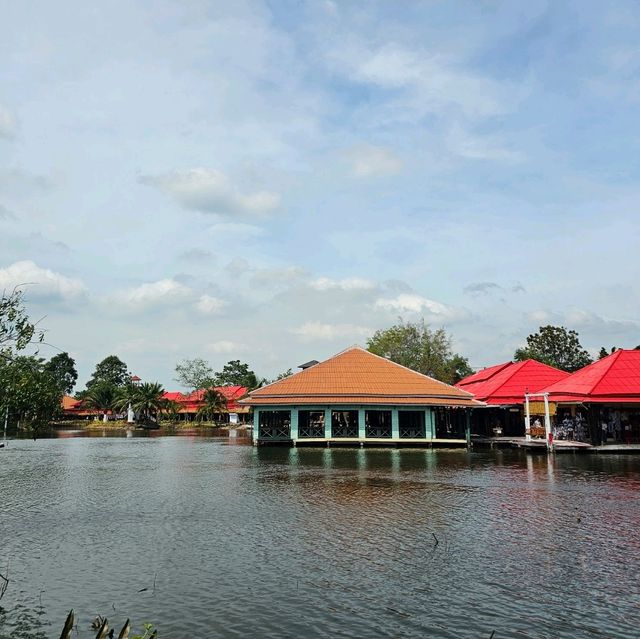 ตลาดน้ำหัวหินสามพันนาม
