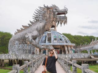 Take a photo and check-in at the giant dragon statue in the abandoned amusement park in Hue City.