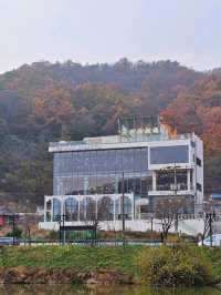 호텔 느낌의 인테리어에 통 창으로 보이는, 확 트인 ! 뷰 맛집