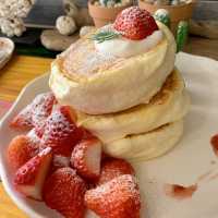 Fluffy Pancake Heaven at Cafe Taniku Club🍓