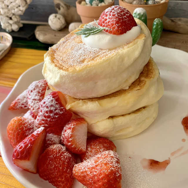Fluffy Pancake Heaven at Cafe Taniku Club🍓