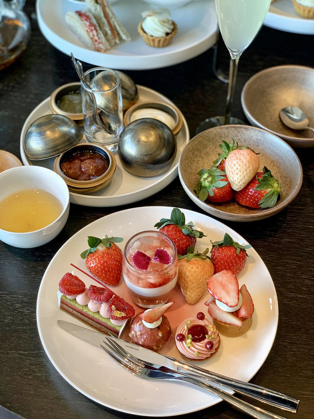 Strawberry Sweets and Stunning Views at Four Seasons Otemachi 