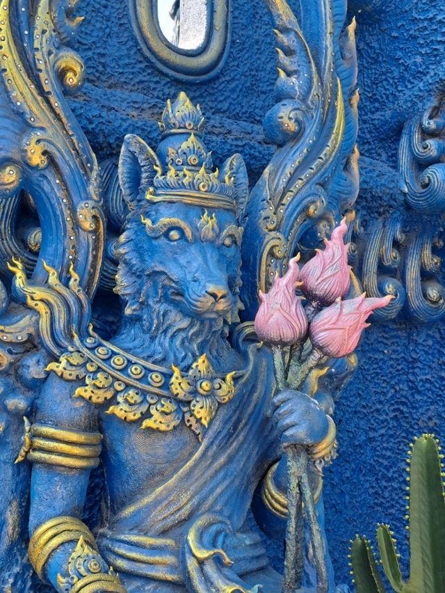 พาเที่ยววัดสีน้ำเงิน