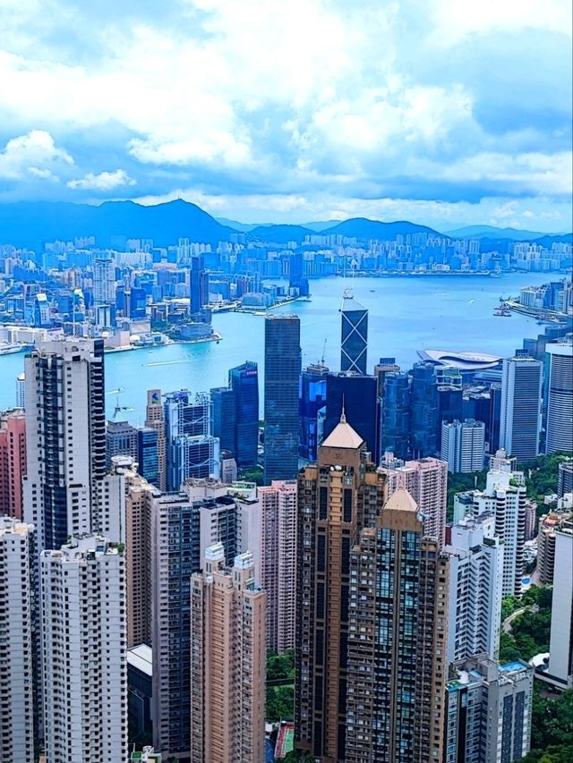 The Peak: Hong Kong’s Ultimate Skyline Viewpoint 🌄🏙️
