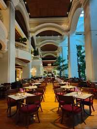 นบุฟเฟ่มื้อค่ำที่ห้องอาหาร The Dining Room