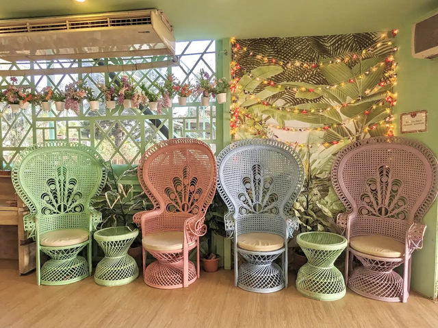 Tutu Beach คาเฟ่สีชมพูริมทะเล