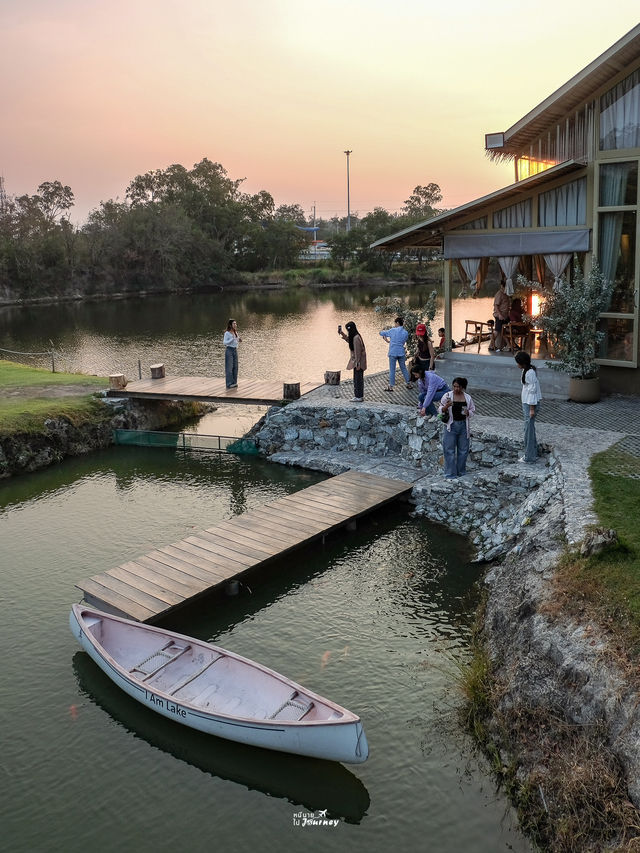 Serene House คาเฟ่บางแสนวิวทะเลสาบ