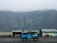 婆羅摩騰格塞梅魯國家公園｜火山冒煙好震撼