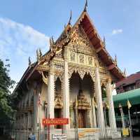 สักการะหลวงพ่อพระบางประสิทธิโชค ที่วัดเอี่ยมวรนุช