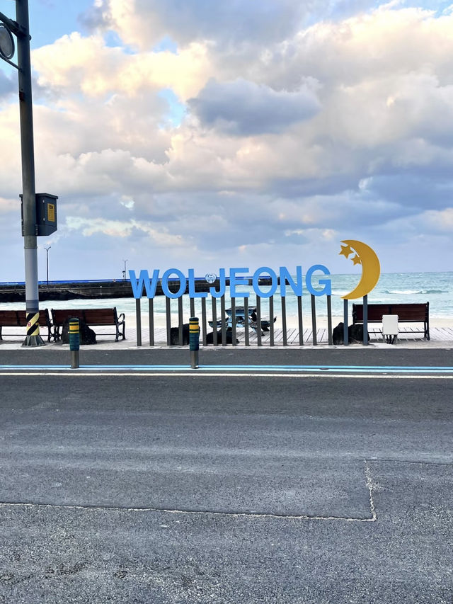  A Tranquil Escape to Woljeongri Beach, Jeju Island