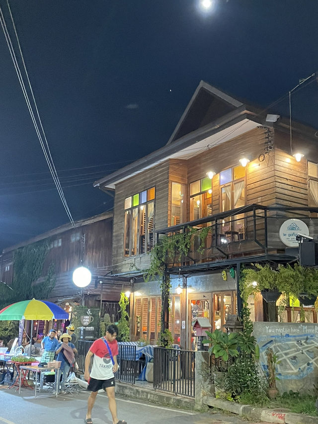 ถนนคนเดินกาดกองเก่า 🛍️