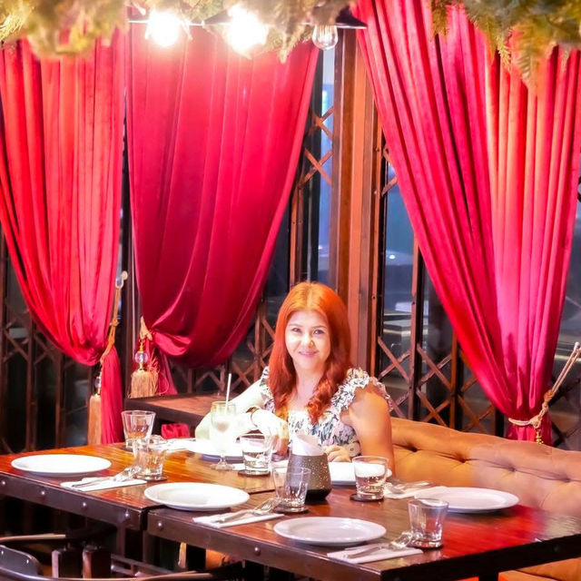 ร้านอาหารนั่งชิลล์ยามค่ำคืน