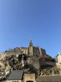 【晴れの日を狙え‼️観光の注意点⚠️】干潮でも美しいモン・サン・ミシェル🏰