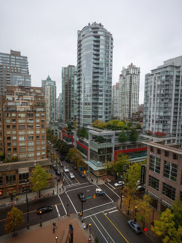 Vancouver Public Library：近未来的なデザインが魅力のバンクーバー中央図書館📚✨