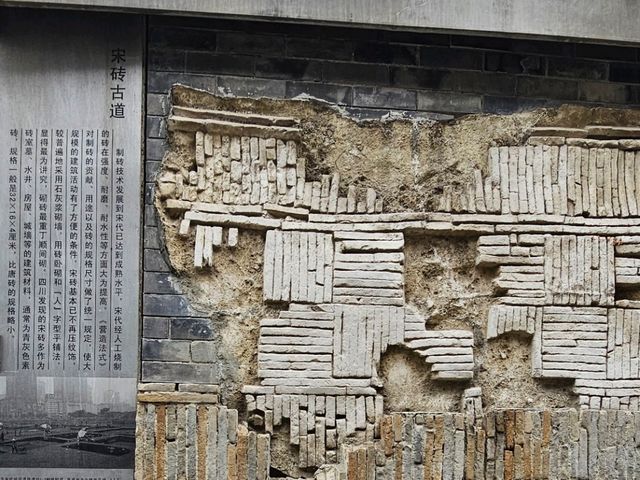 四川成都漫遊，熊貓故鄉與新舊交融的城市。