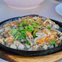 ครัวลุงระ ร้านอาหารทะเลติดหาดแสงจันทร์ ระยอง