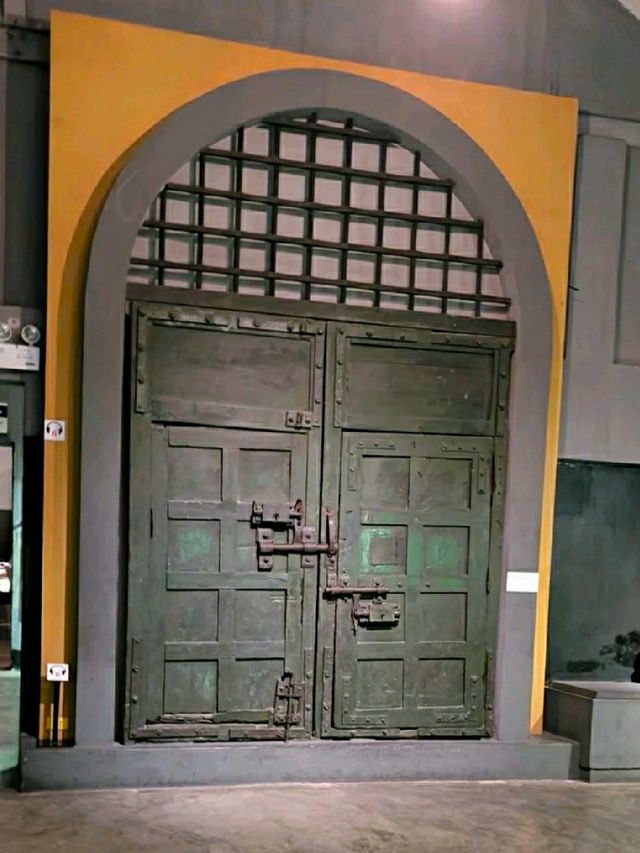 HOA LO PRISON.